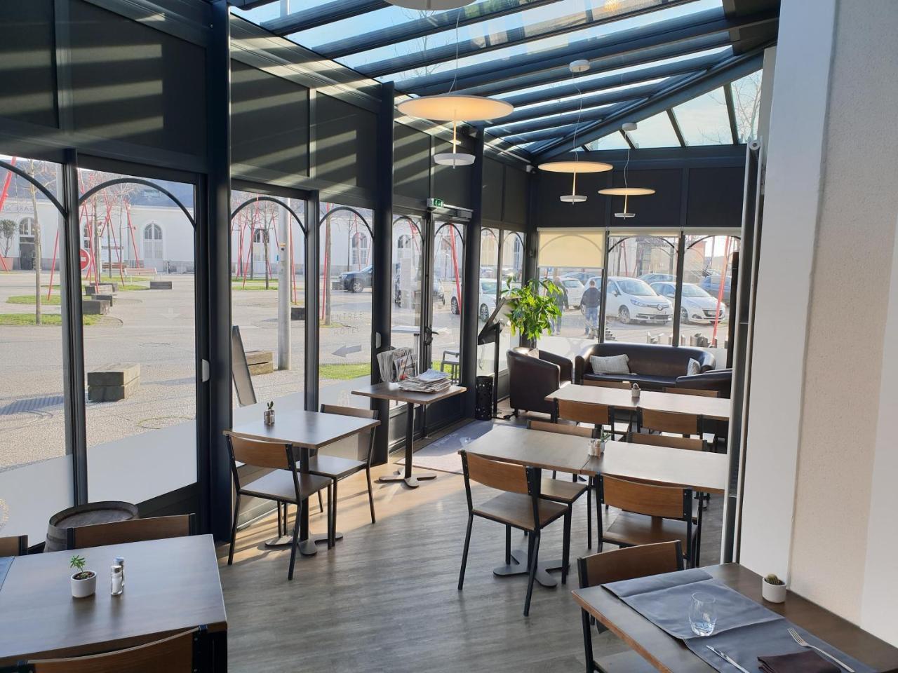 Hotel De La Gare - Restaurant Bistro Quai La Roche-sur-Yon Exterior photo